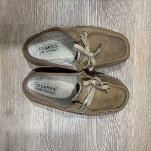 Tan Clarks suede loafers #tanloafers